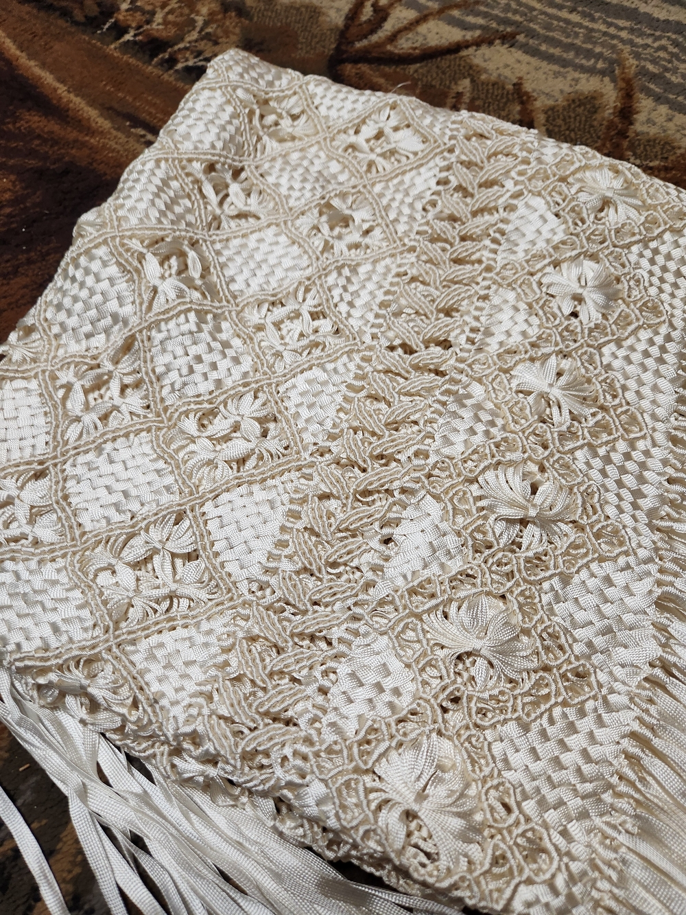 Vintage Shaul Handmade Cream Macramé with Fringe - Picture 6 of 12